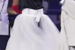 莱万特vs拉科鲁尼亚在线高清免费_莱万特vs拉科鲁尼亚在线观看_莱万特vs拉科鲁尼亚全场免费直播这啥啊？大坂直美换了艾弗森同款发型+穿搭…还配个白裙子…