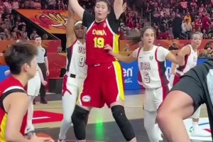 亚特兰大vs佛罗伦萨全场回放_亚特兰大vs佛罗伦萨在线观看完整免费高清_亚特兰大vs佛罗伦萨在线观看高清虽然身高优势绝对碾压，但是张子宇在内线想接球还是很难啊