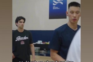 萨索洛vs卡利亚里直播免费_萨索洛vs卡利亚里全场回放_萨索洛vs卡利亚里直播在线观看高清干货满满！林书豪：要尝试去封锁持球人的投篮路线 找准下手时机